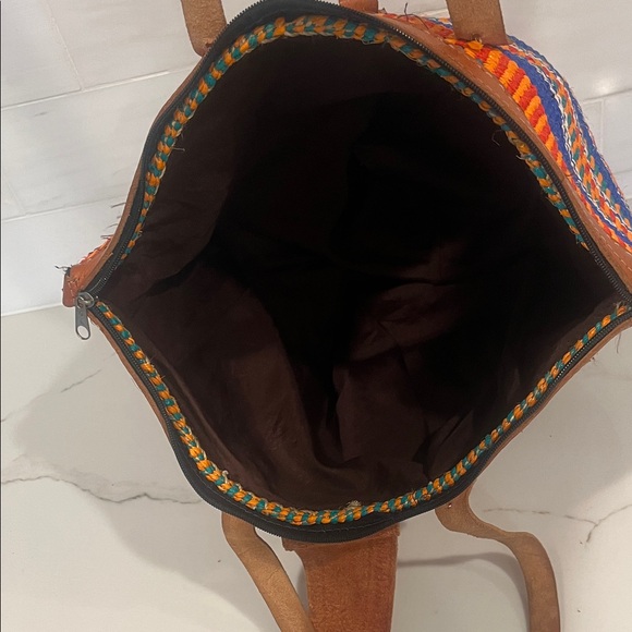 Kenyan Kiondo Handwoven Sisal & Leather Medium Tote Bag - Picture 13 of 14